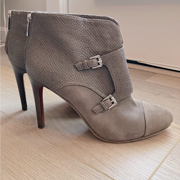 Coach Tina Gray Suede & Leather Buckle High Heel Ankle Boots Size 9 Style A4171 - Picture 1 of 12